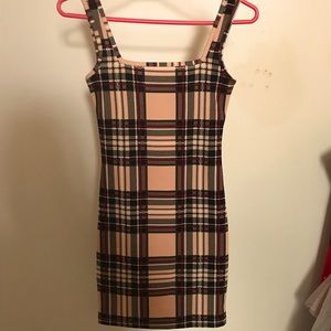 Adorable plaid dress! It’s great for fall and winter vibes.